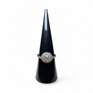 Elegant moissanite ring set in silver‎ 925